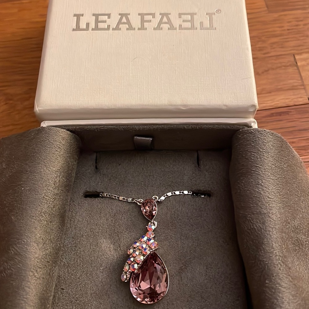 Leafael necklace, light purple color